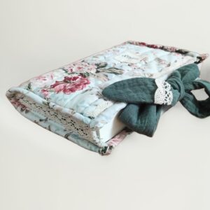 pochette à livre de trois quart