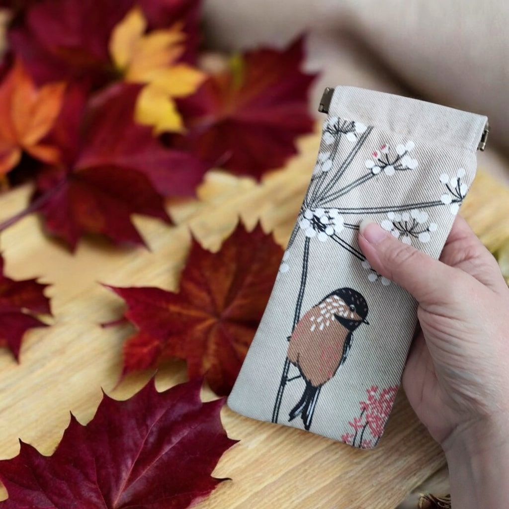 Étui à lunettes fleuri et oiseau – Fait main & poétique
