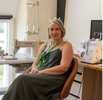 la créatrice dans son atelier